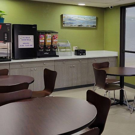Super 8 By Wyndham Aurora/Naperville Area Екстер'єр фото